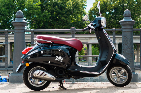 mio mia plakletters op scooter