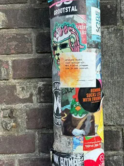 Gedicht op lantaarnpaal